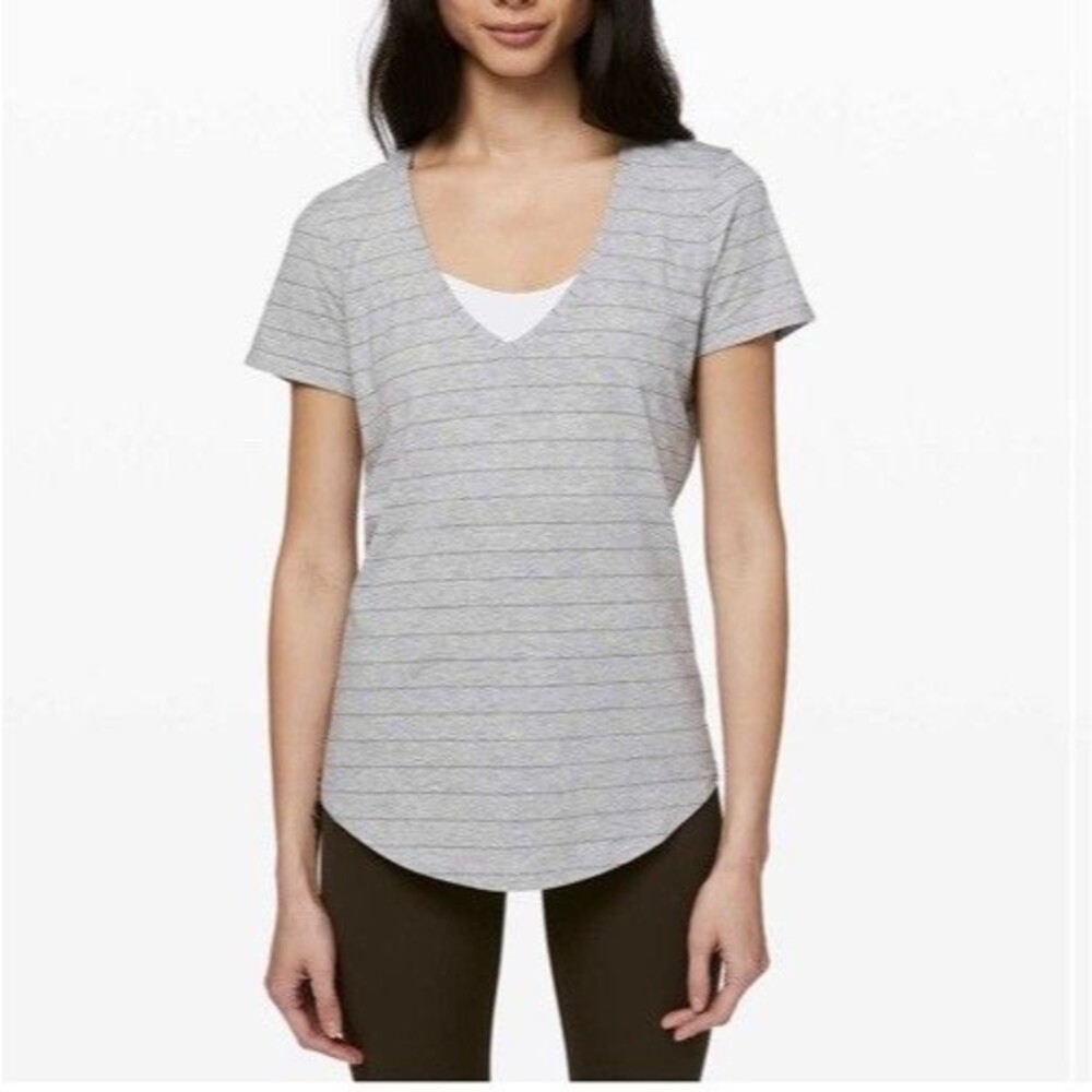 Lululemon Size 4 Love T Shirt V-Neck Heather Gray Striped